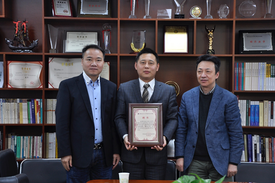 华东政法大学经济法学院党委书记张毅,副院长(主持工作)钱玉林,党委副